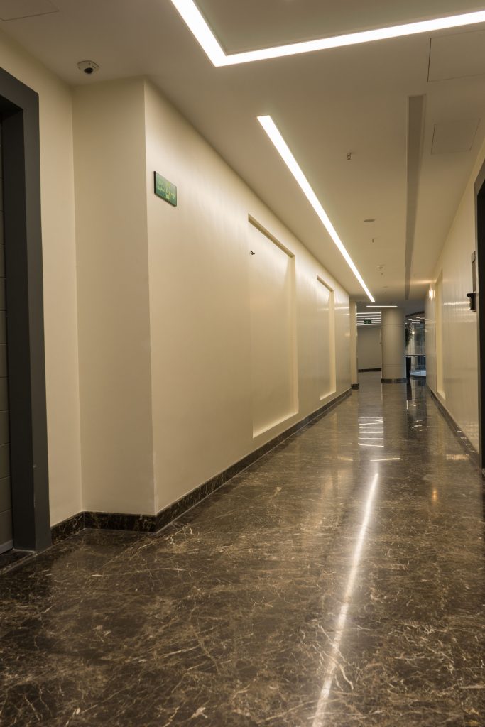 نور خطی مجتمع تجاری اداری ساناسنتر