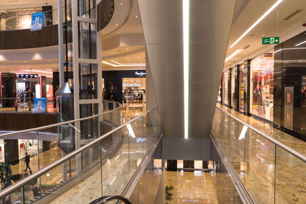 نور خطی مجتمع تجاری اداری ساناسنتر