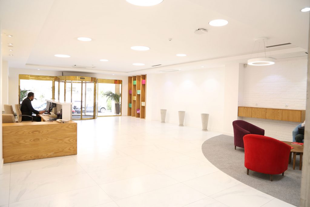 ساختمان شرکت کافه بازار - چراغ دایره ای لینو توکار