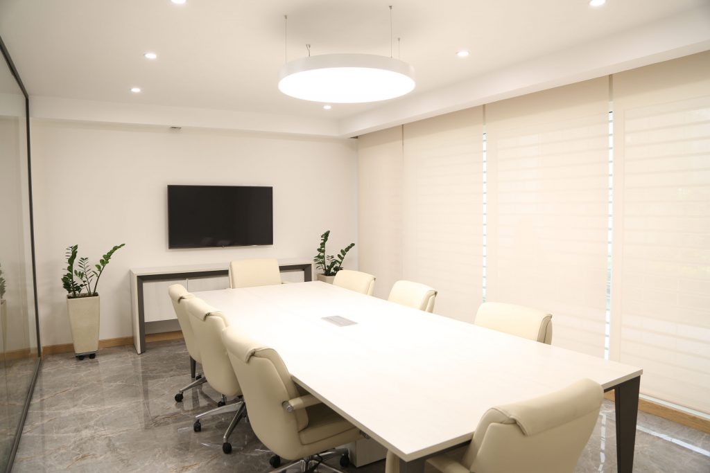 دفتر اداری شرکت مهندسی در تهران - چراغ دایره ای لینو آویز